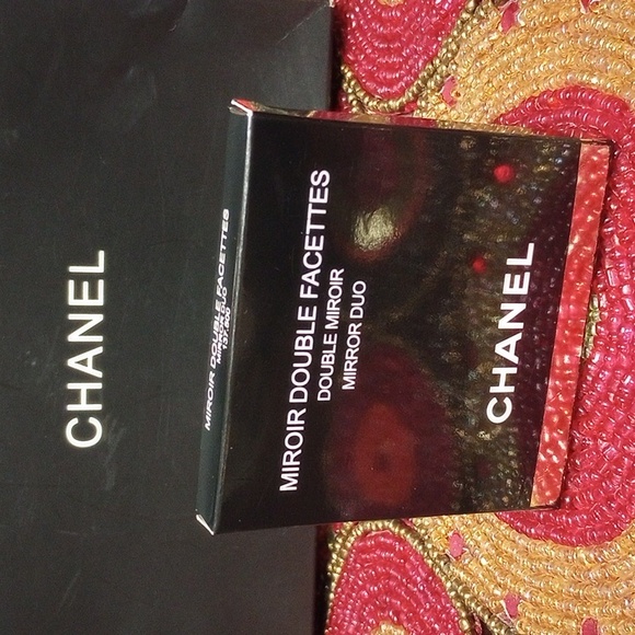 Chanel Compact Mirror Red - Picture 12 of 14